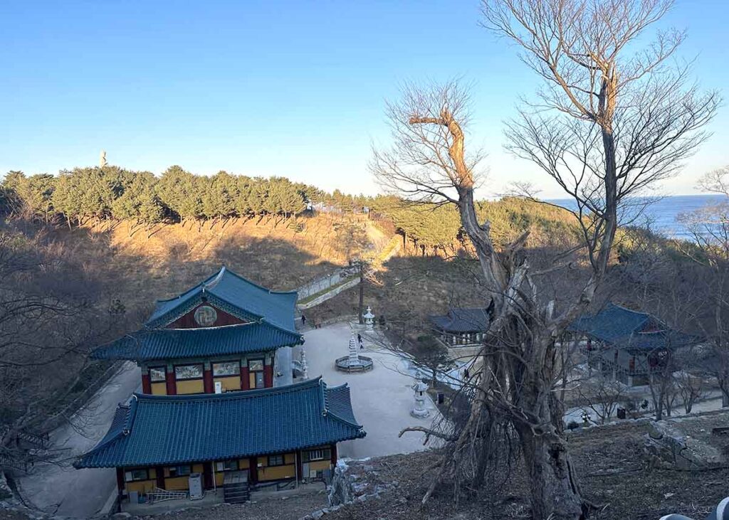 Templo de Naksansa a beira mar