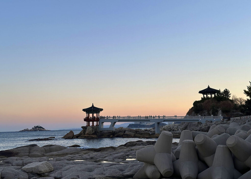 Yeonggeumjeong Sunrise Pavilion no pôr do sol.