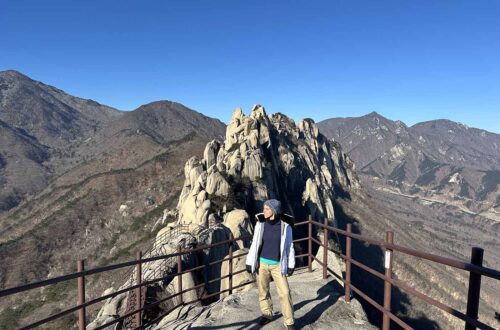 No topo do pico Ulsanbawi Rock