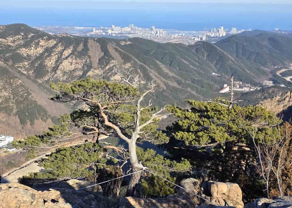 Vista do alto do Pico Gwongeumseong no Parque Seoraksan.